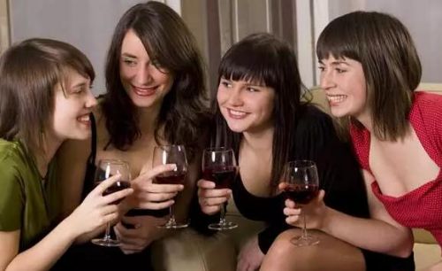 葡萄酒礼仪中，盘点那些女人一做就错的事