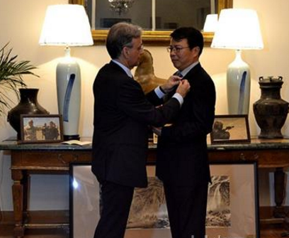 黄卫东教授成为中国首位获得“意大利之星”骑士勋章的葡萄酒行业人士