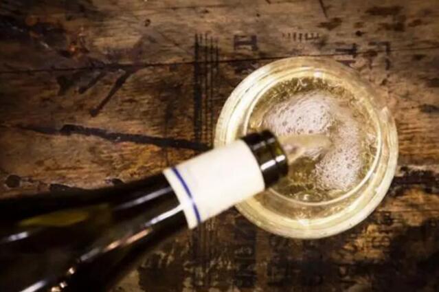 葡萄酒为什么会酸？葡萄酒酸的原因是什么？