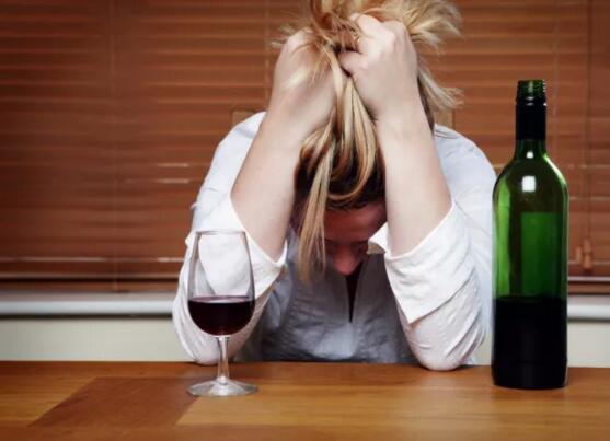 为什么一些葡萄酒喝起来很容易“上头”？