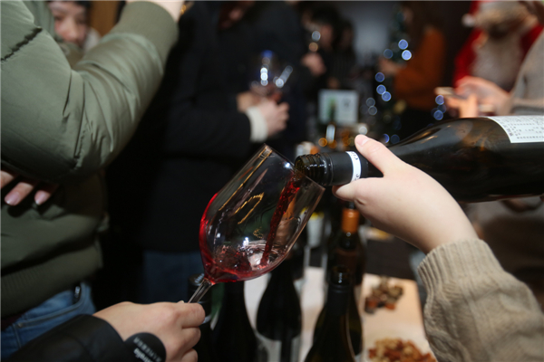 首届“品醉澳洲葡萄酒达人赛”总决赛日前在上海举办