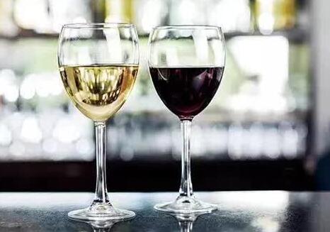 品鉴 | 葡萄酒品尝分先后，你该先喝哪一瓶？