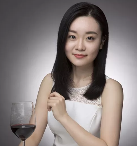 葡萄酒讲师刘灵伶专访：因为讲师的职位，自己的状态变得越来越好