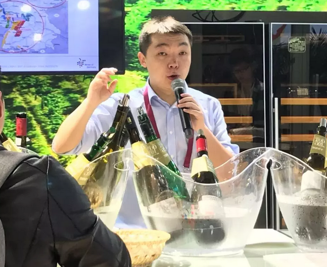 葡萄酒讲师吴坦专访：一心一意做葡萄酒