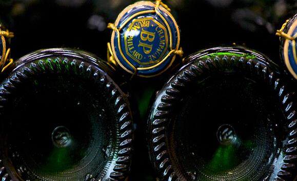 布鲁诺·巴雅尔酒庄酿酒工艺之—除渣与保存年限