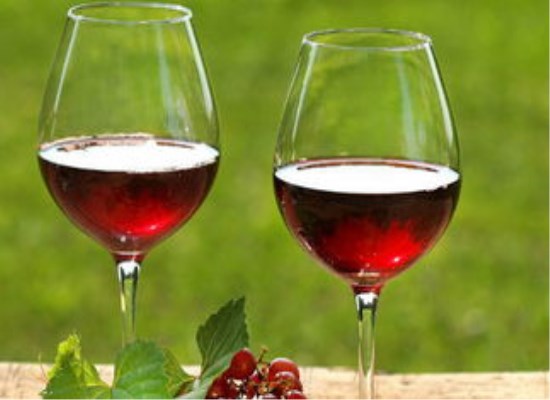 酒瓶上的信息：葡萄酒品种和产区