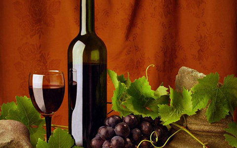 美酒鉴赏：拉雅酒庄干红葡萄酒