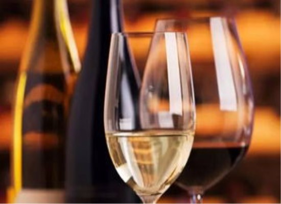 关于影响葡萄酒陈年发展的四大因素的介绍