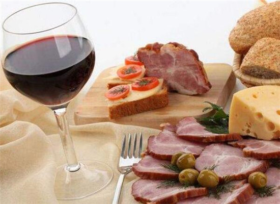 葡萄酒与猪肉，春季一等美味