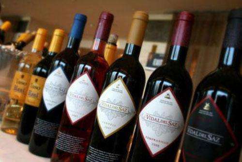 6个国家的酒庄代表参加华润万家第十届国际葡萄酒节活动