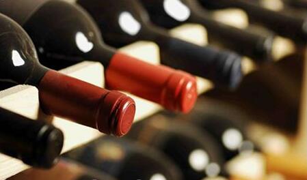 全球葡萄酒产量创新低，国产葡萄酒巨头如何逆势而上？