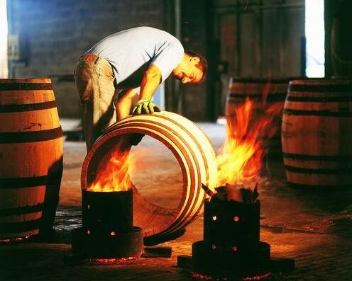 酿酒工艺之橡木桶的陈酿差异 酒品质“甜与苦”的桶味来源