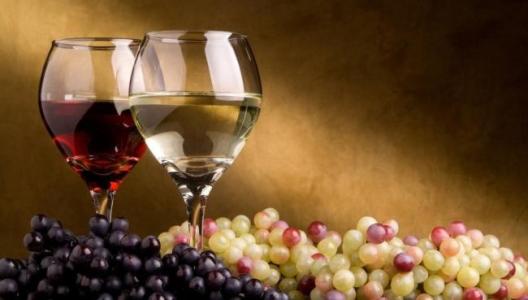 红葡萄酒应该怎样配餐呢？