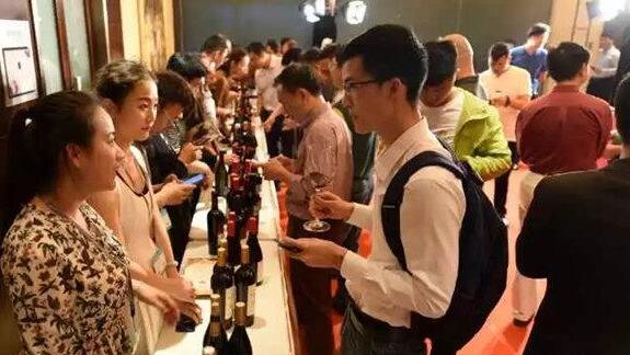 宁夏贺兰山东麓葡萄酒专场品鉴推介会日前在深圳举行