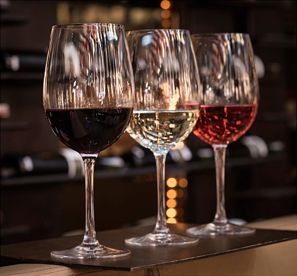 仙粉黛葡萄酒：“红”版与“白”版的特征有哪些区别，你知道吗？