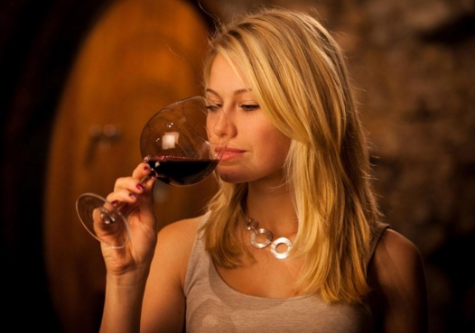 女人喝红酒的好处 喝红酒对减肥有什么功效