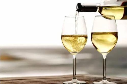 如何正确辨别葡萄酒香气？
