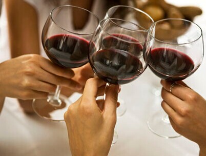 葡萄酒非常有讲究的词——“干红”和“干白”
