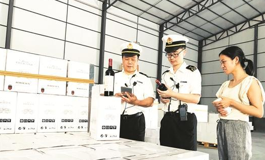从2014年开始，福建泉州采用新模式出口葡萄酒，实现成本和时间最小化