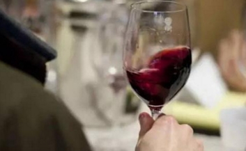 葡萄酒的功效与作用 葡萄酒还能提高记忆力