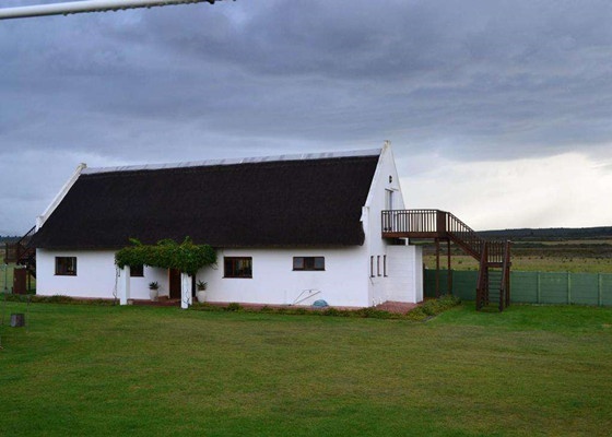 鲁斯布恩酒庄是南非一个家族经营的农场兼酒庄