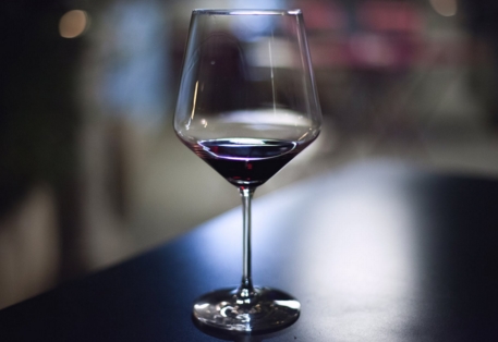 葡萄酒抗衰老的原因是什么？ 