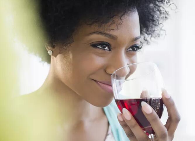 品酒指南：葡萄酒品酒顺序与品酒四个阶段