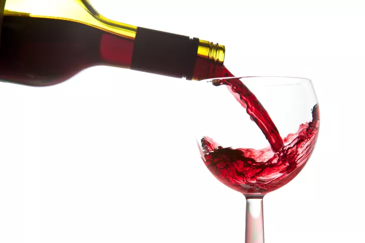 红葡萄酒酒杯的形状，特色，大小