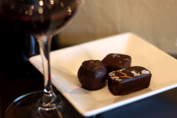 最新研究：葡萄酒和巧克力有助于延长人的寿命