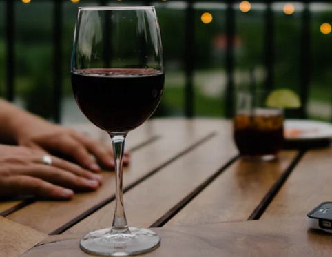 干红和葡萄酒的区别是什么？