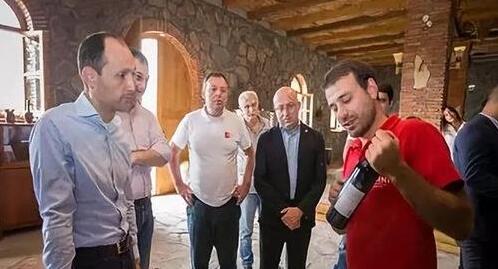格鲁吉亚农业部部长到访参观Tornike Chubinidze酒窖