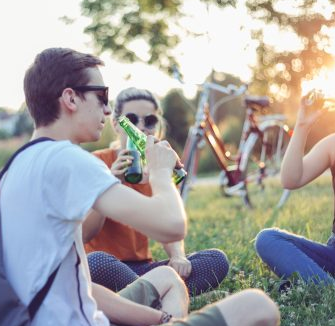 最新研究：欧洲大多数国家青少年饮酒量大幅减少