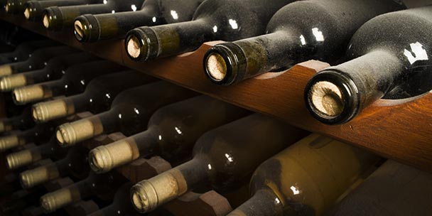 葡萄酒架、冰箱或酒窖:哪种类型的葡萄酒存储方法适合你?