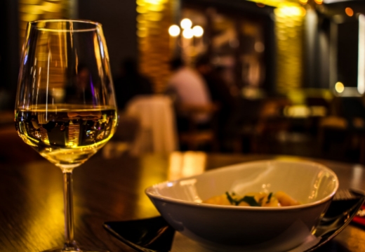 为什么白葡萄酒更搭配海鲜？