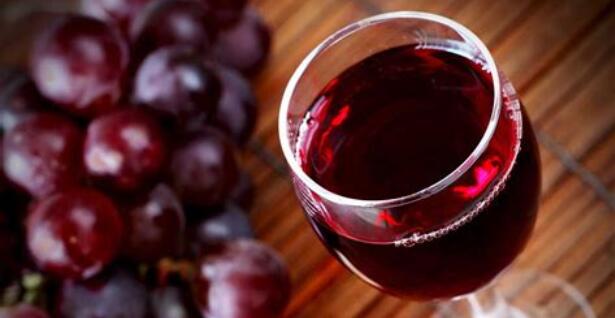 红葡萄酒的功效与作用 红葡萄酒的好处有哪些