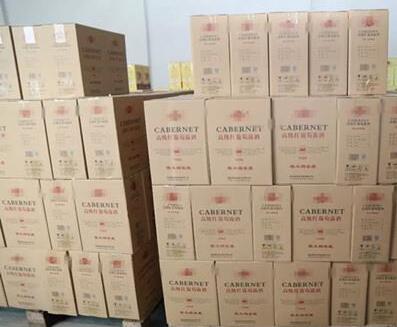 河南长垣县警方查获一起制假售假葡萄酒案件