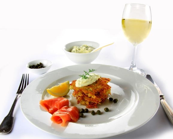 葡萄酒配餐：葡萄酒与食物的基本搭配规则
