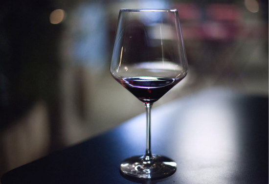 DKNY推出20周年纪念限量红酒是什么时候推出的？