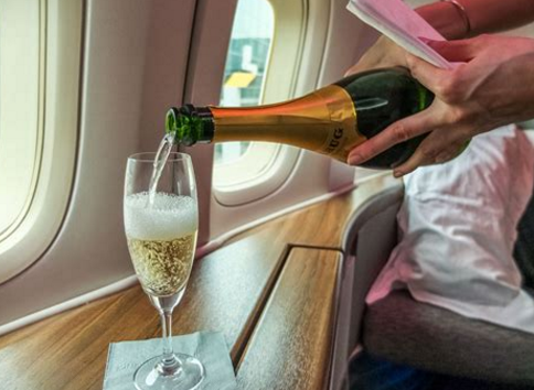 高空饮料的新高度——飞机上的葡萄酒