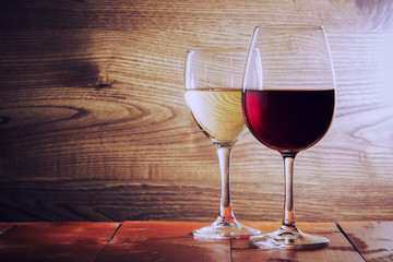 有谁知道怎样选择干红葡萄酒呢？