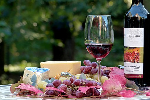 对于甜葡萄酒的葡萄种植与酿造，大家知道多少呢？