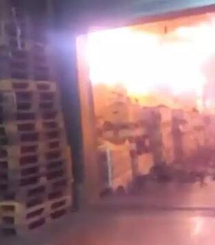 波尔多一间葡萄酒仓库突发大火，200万瓶葡萄酒被烧毁