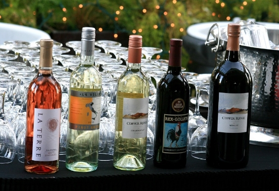 葡萄酒类型：静止酒、起泡酒和强化酒