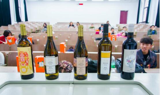 李德美教授在中国农业大学开讲《葡萄酒欣赏与霞多丽品鉴》主题公开课