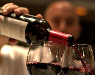 中西葡萄酒文化交流协会成立大会日前在西班牙举行