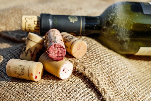 各位知道怎样来去分辨那些变质葡萄酒吗?