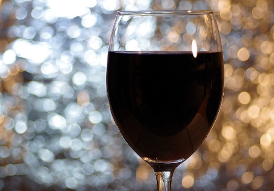 干红与红酒有什么不同？