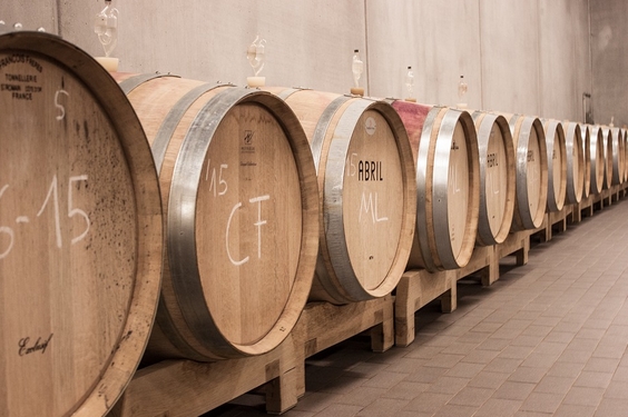 橡木桶对葡萄酒的作用是什么？
