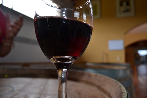 葡萄酒为什么有指甲油味道？