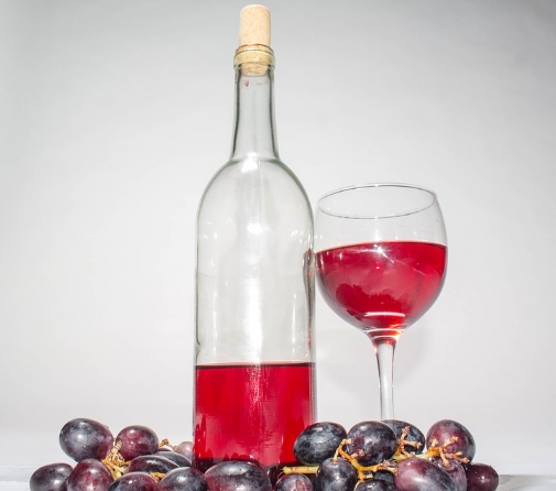 自酿葡萄酒有点酸怎么回事？